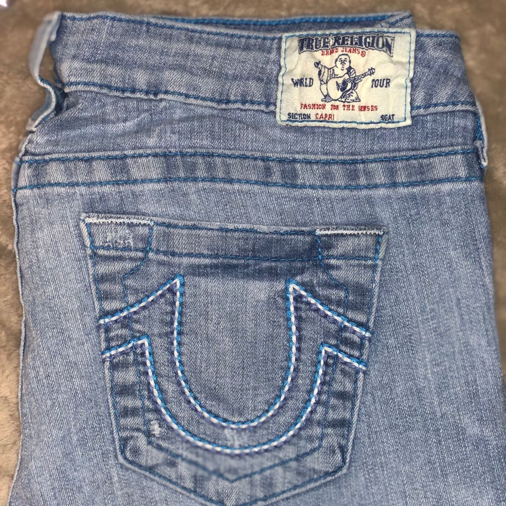 💙True Religion👖light wash blue stitching capris